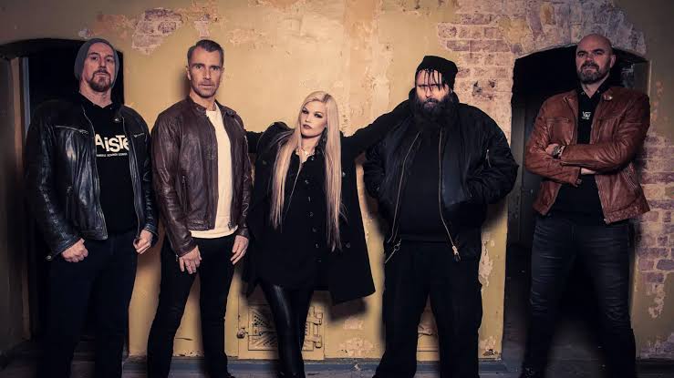 Glasgow Kiss five-piece band portrait